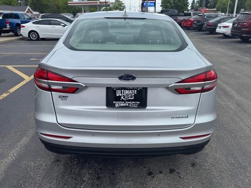 Used 2019 Ford Fusion SE image 4
