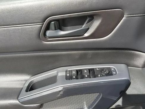 Used 2023 Nissan Pathfinder S AWD/4WD image 9