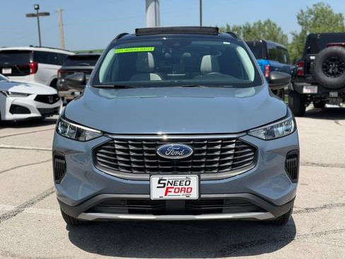 Used 2025 Ford Escape Active w/ Cold Weather Package AWD/4WD image 2