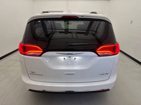 Used 2020 Chrysler Pacifica Limited FWD image 5