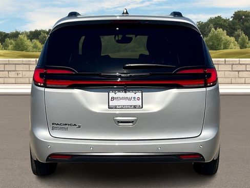 New 2026 Chrysler Pacifica Select image 4