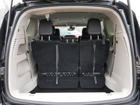 Certified 2024 Chrysler Pacifica Touring-L image 18