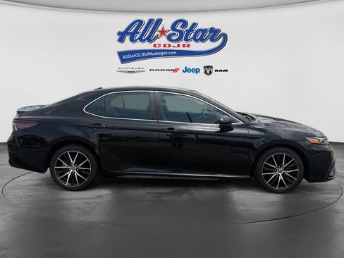 Used 2021 Toyota Camry SE FWD image 22