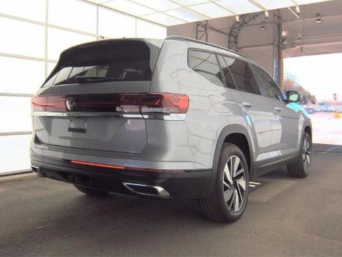 Used 2025 Volkswagen Atlas SE image 4