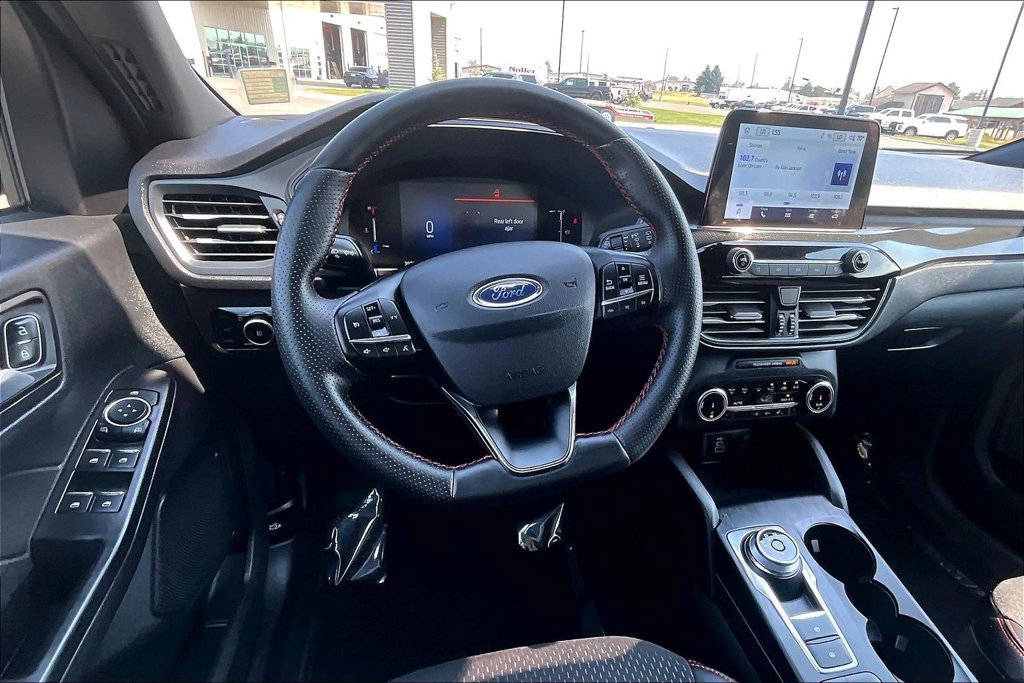 Used 2025 Ford Escape ST-Line Select AWD/4WD image 5