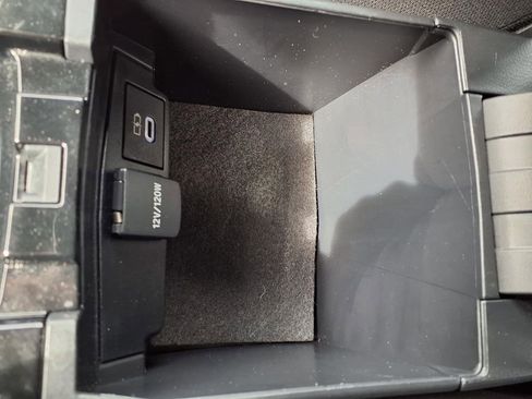 Used 2024 Toyota Corolla SE image 13