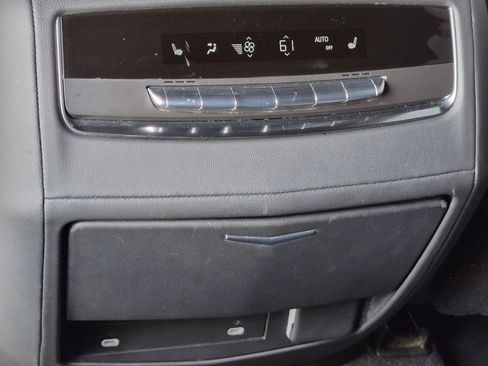 Used 2021 Cadillac Escalade Premium Luxury RWD image 17