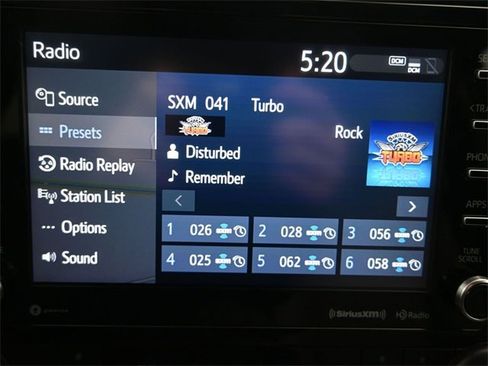 Used 2022 Toyota Highlander XLE image 11