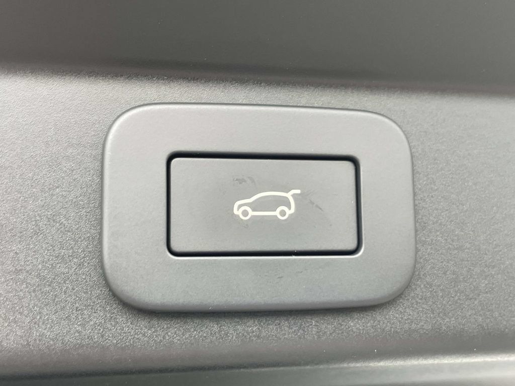 New 2026 Land Rover Range Rover Sport Dynamic SE AWD/4WD image 17