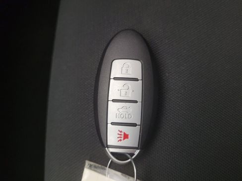 Used 2021 Nissan Versa SV FWD image 32