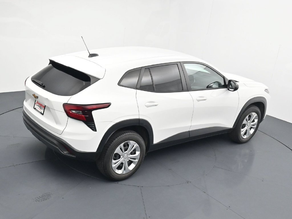 Used 2024 Chevrolet Trax LS FWD image 30