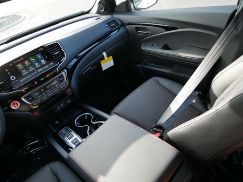 New 2026 Honda Ridgeline Black Edition image 11