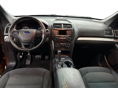 Used 2017 Ford Explorer XLT image 18