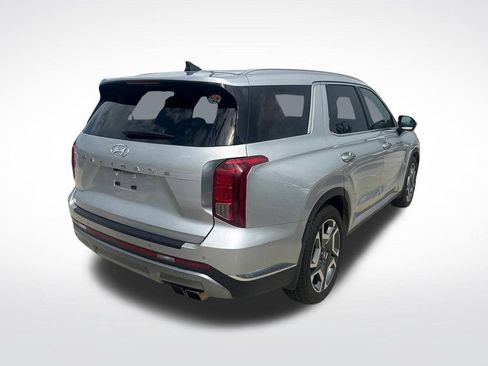 Used 2023 Hyundai Palisade Limited FWD image 3