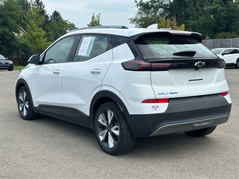 Used 2022 Chevrolet Bolt EUV LT w/ Convenience Package FWD image 5