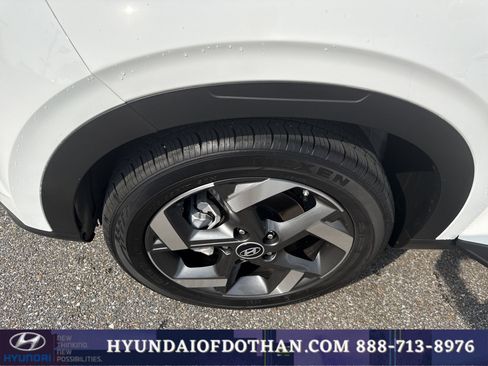 Certified 2025 Hyundai Venue SEL FWD image 19