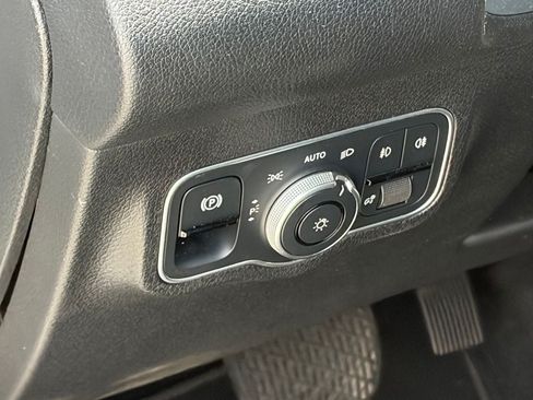 Used 2025 Mercedes-Benz GLB 250 image 6