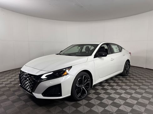 New 2025 Nissan Altima 2.5 SR image 3