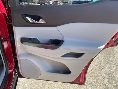 Used 2019 GMC Acadia SLT image 16