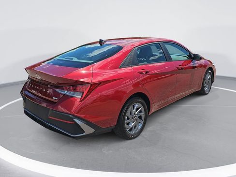 Certified 2024 Hyundai Elantra Blue FWD image 5