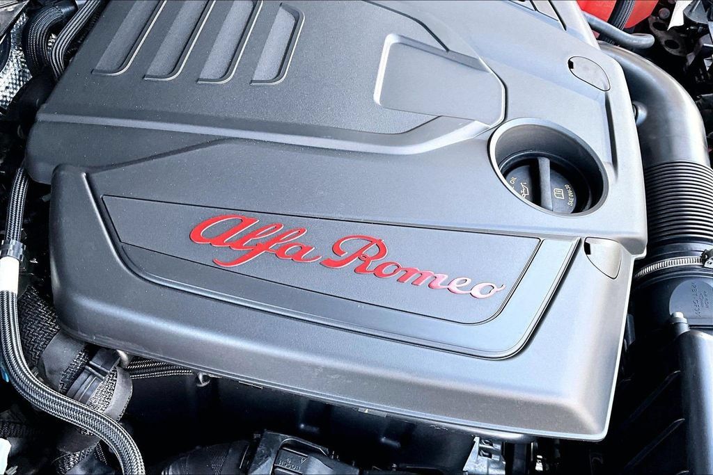 Used 2023 Alfa Romeo Giulia Veloce RWD image 33