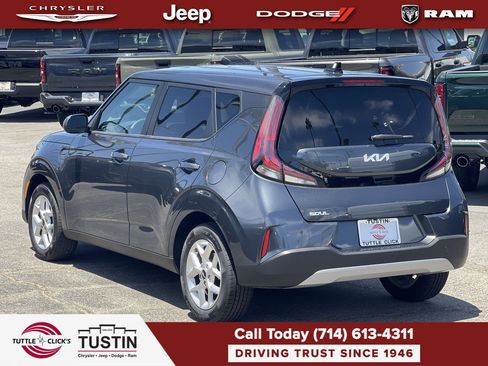Used 2025 Kia Soul LX w/ LX Technology Package FWD image 4