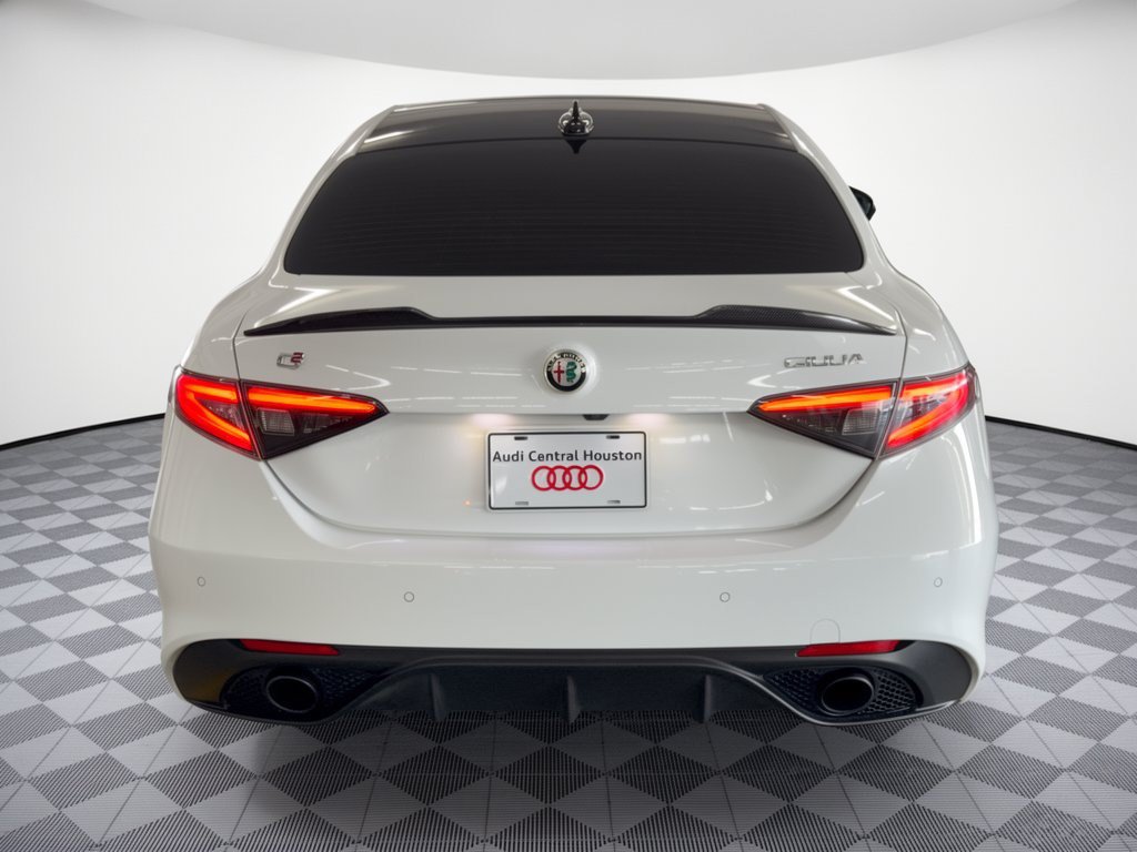 Used 2024 Alfa Romeo Giulia Veloce RWD image 11