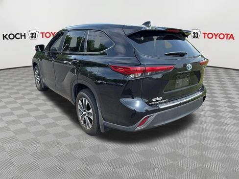 Used 2023 Toyota Highlander XLE AWD/4WD image 6