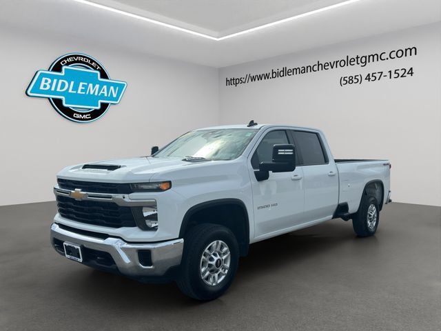 Used 2024 Chevrolet Silverado 2500 LT AWD/4WD image 3