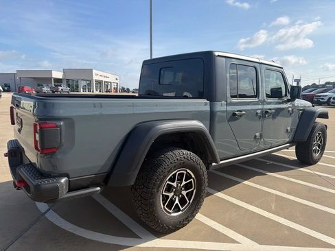Used 2024 Jeep Gladiator Rubicon w/ Safety Group AWD/4WD image 5