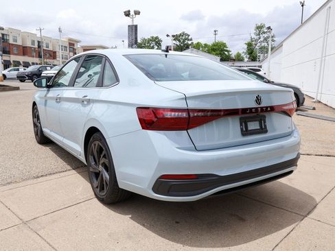 Used 2026 Volkswagen Jetta SE w/ Black Wheel Package FWD image 3