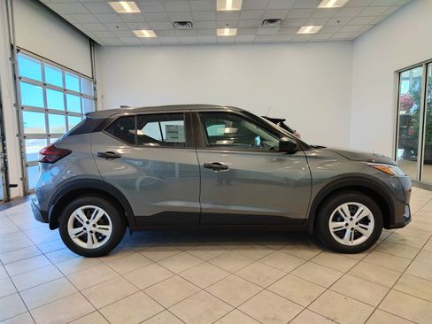 New 2025 Nissan Kicks Play S FWD image 2
