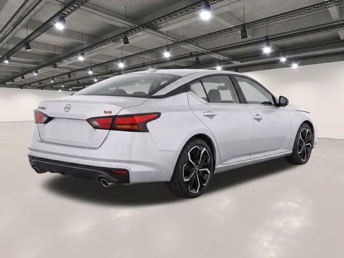 Used 2024 Nissan Altima 2.5 SR FWD image 4