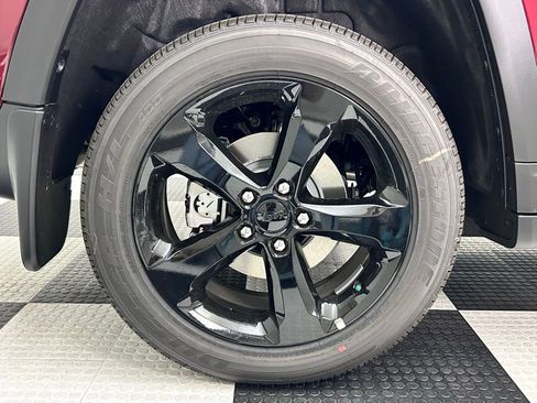 New 2025 Jeep Grand Cherokee 4WD image 9