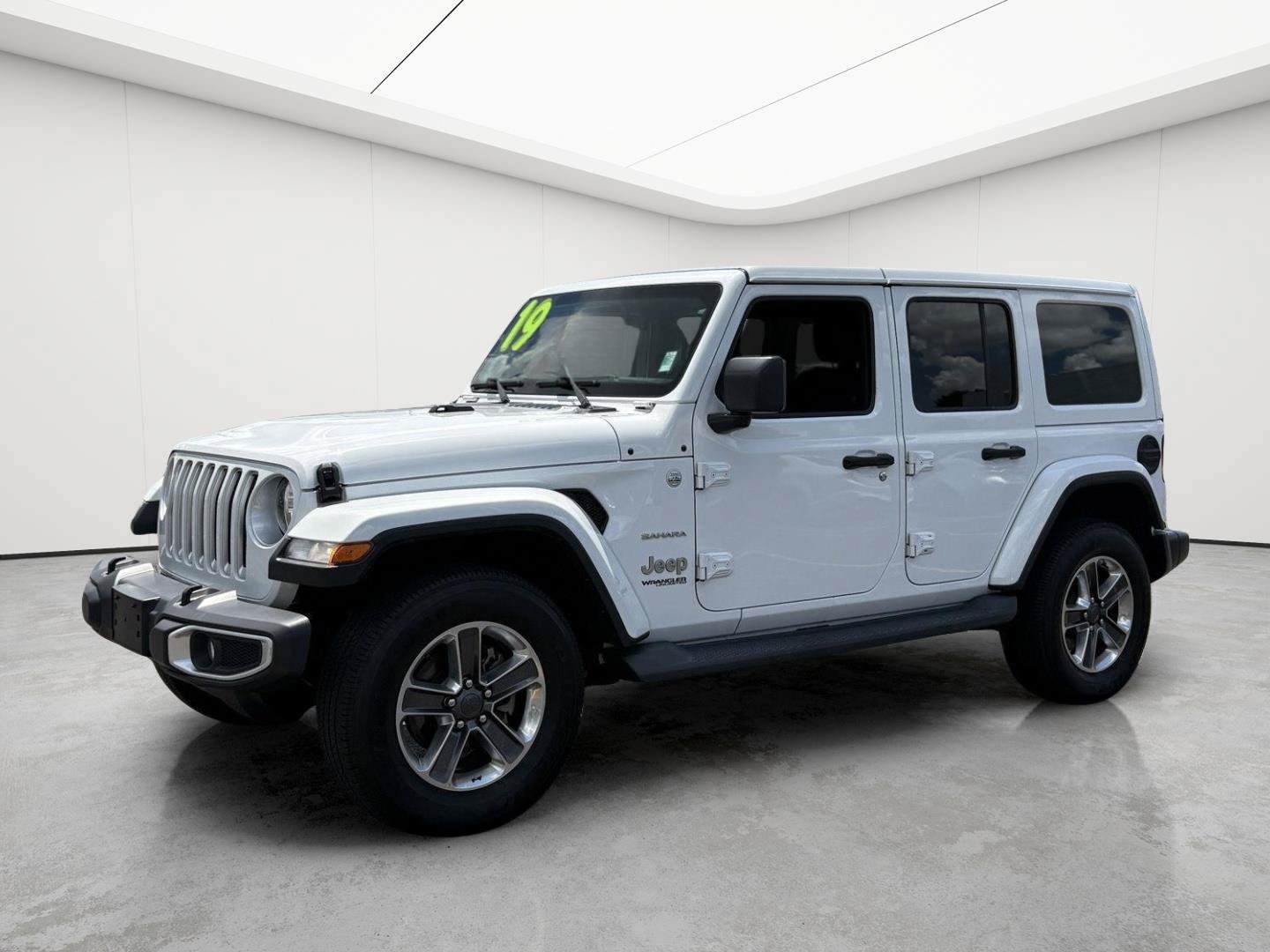 Used 2019 Jeep Wrangler Unlimited Sahara w/ Uconnect 4C Nav & Sound Group AWD/4WD image 3