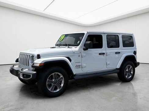 Used 2019 Jeep Wrangler Unlimited Sahara w/ Uconnect 4C Nav & Sound Group AWD/4WD image 3
