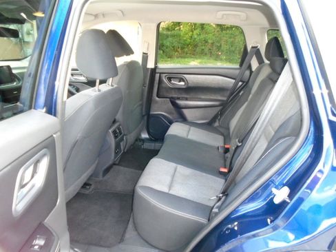 Used 2024 Nissan Rogue SV AWD/4WD image 8