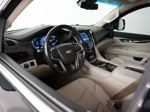 Used 2018 Cadillac Escalade Premium Luxury RWD image 6