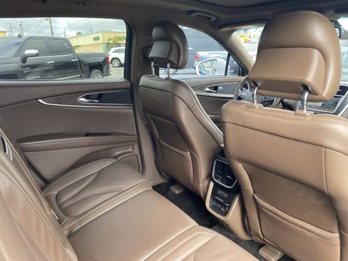 Used 2018 Lincoln MKX Reserve w/ Driver Assistance Package image 18