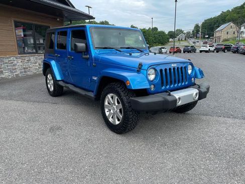 Used 2015 Jeep Wrangler Unlimited Sahara w/ Connectivity Group AWD/4WD image 11