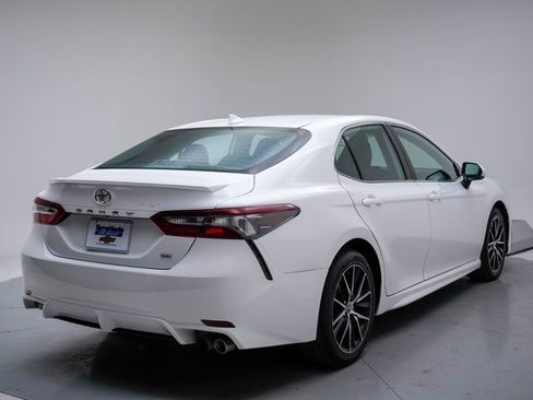 Used 2023 Toyota Camry SE image 6