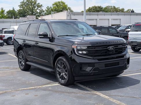 New 2026 Ford Expedition Platinum w/ Stealth Appearance Package AWD/4WD image 2