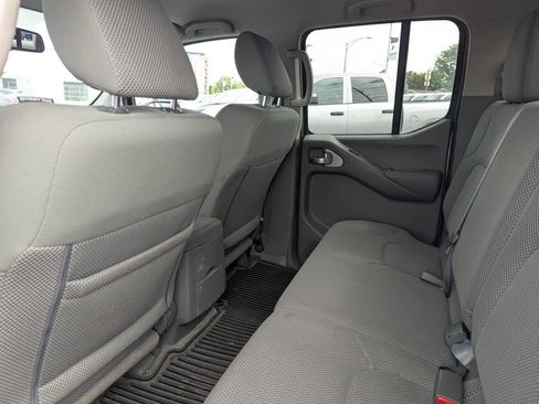 Used 2015 Nissan Frontier SV w/ SV Value Truck Package AWD/4WD image 29
