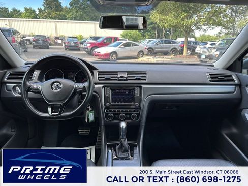 Used 2018 Volkswagen Passat 2.0T R-Line FWD image 18