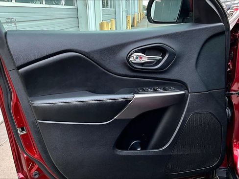 Used 2019 Jeep Cherokee Latitude Plus image 22