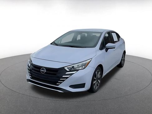 Used 2025 Nissan Versa SV image 7