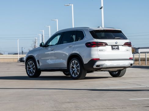 New 2026 BMW X5 sDrive40i w/ Climate Comfort Package image 3