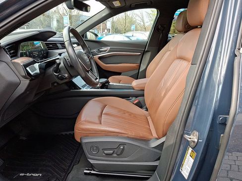 Used 2023 Audi e-tron Premium image 15