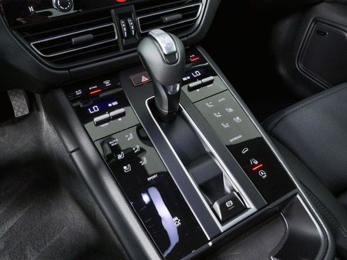 New 2026 Porsche Macan Turbo AWD/4WD image 19