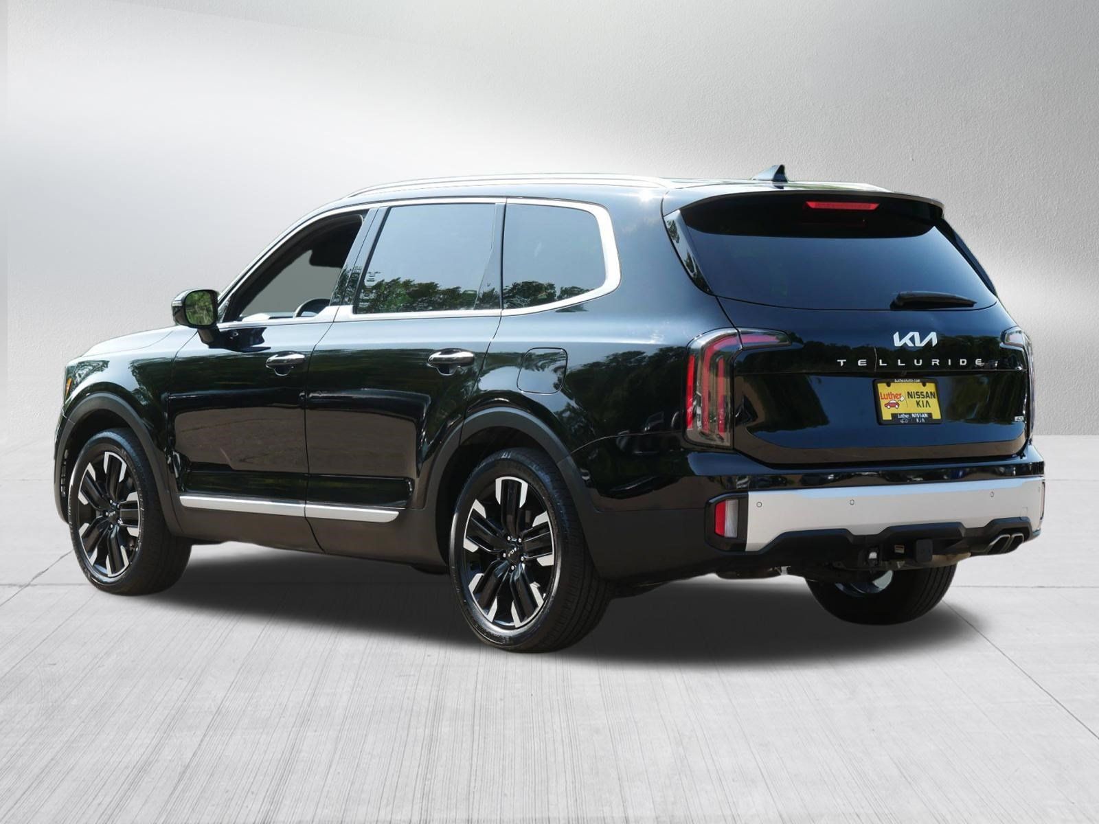 Certified 2024 Kia Telluride SX w/ Towing Package AWD/4WD image 5